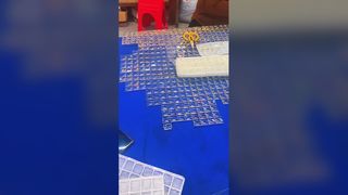 कस्टमाइज्ड मॉडर्न फैशन आर्ट ग्लास एलईडी चंदेलियर एम्बर क्लियर डेकोरेटिव पेंडेंट प्रोजेक्ट इंस्टालेशन