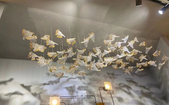 कस्टमाइज्ड मेड होटल लॉबी डेकोरेटिव ग्लास पेंडेंट लाइट मॉडर्न एलईडी सीलिंग झूमर लाइटिंग गोल्ड लीफ एक्सेसरीज़
